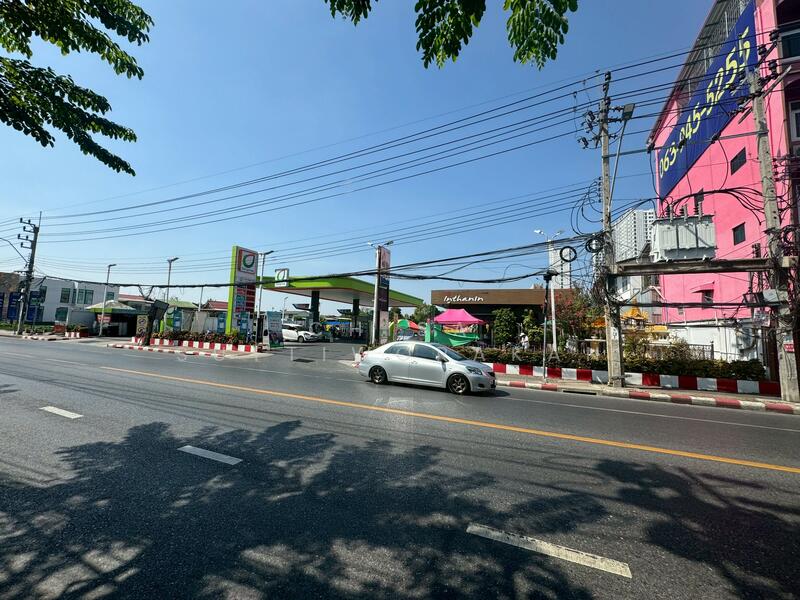 วุฒากาศ, Bangkok