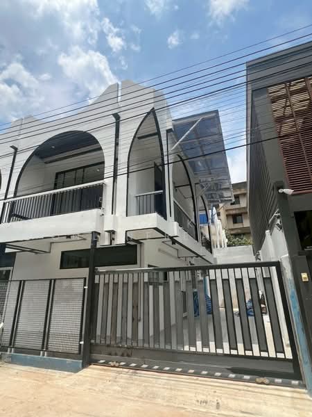 Baan Suan Charoenjai, Bangkok