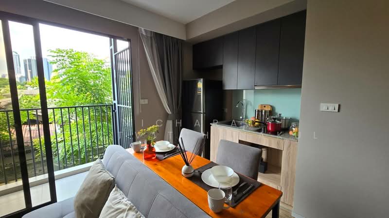 Blossom Condo @ Sathorn-Charoenrat, Bangkok