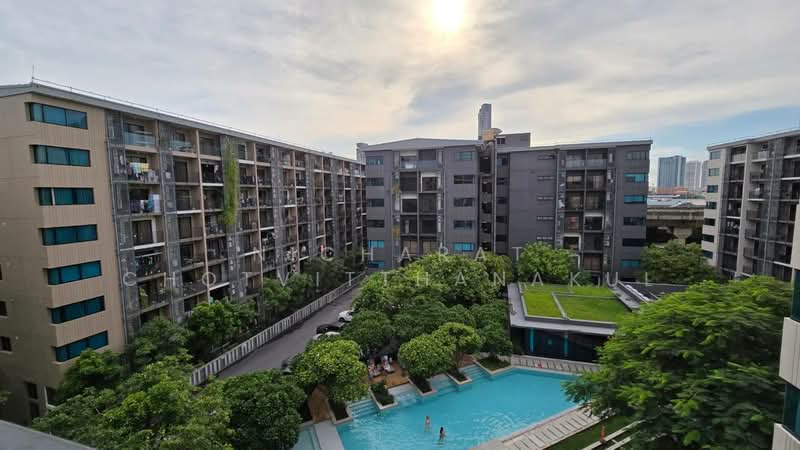 Blossom Condo @ Sathorn-Charoenrat, Bangkok