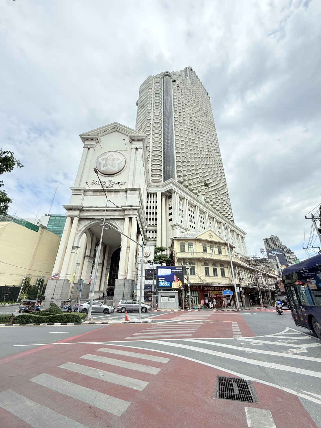 Condominium at State Tower, Bang Rak