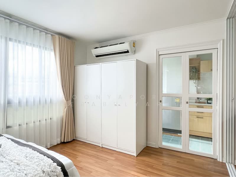 Lumpini Place Narathiwas 24, Bangkok