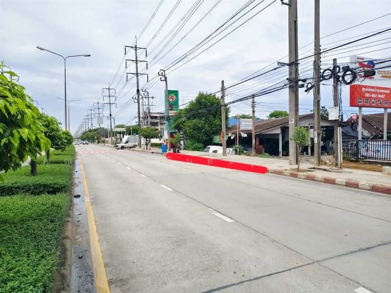 ที่ดินเปล่า 1 ไร่ 15 ตร.ว. ถนนฉลองกรุง ใกล้ปั้ม PT ใกล้ซอยฉลองกรุง54, Bangkok