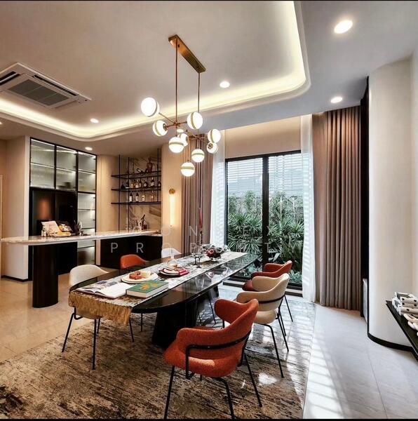 SHAWN Panya Indra, Bangkok
