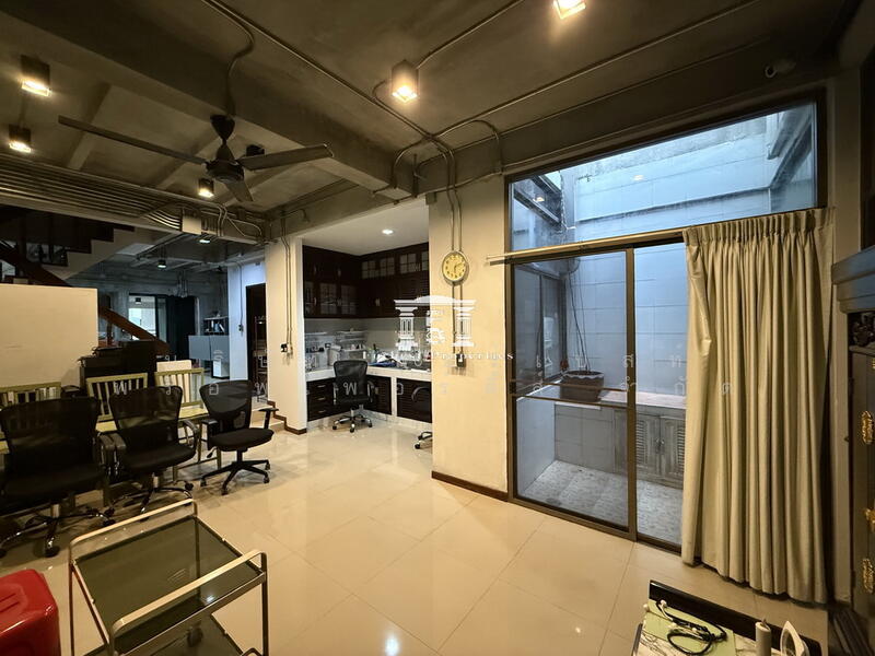 44893 - ลดแรงระดับ Rare Item! ทาวน์เฮ้าส์ในเย็นอากาศ ใกล้ One Bangkok ลด 3 ล้าน เหลือเพียง 25.9 ล้าน, Bangkok
