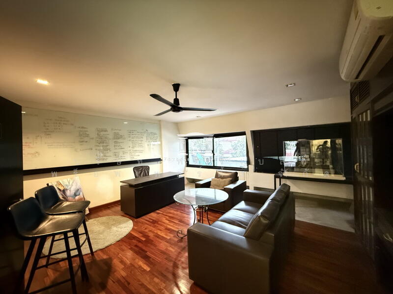 44893 - ลดแรงระดับ Rare Item! ทาวน์เฮ้าส์ในเย็นอากาศ ใกล้ One Bangkok ลด 3 ล้าน เหลือเพียง 25.9 ล้าน, Bangkok