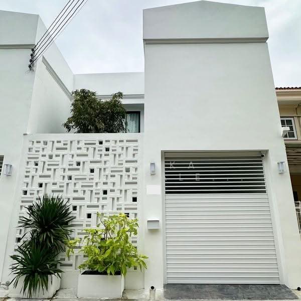 4-BR Townhouse, Bangkok