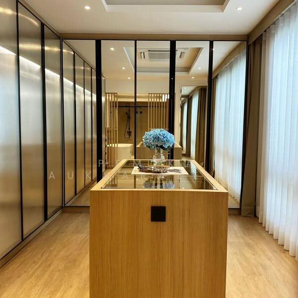4-BR Townhouse, Bangkok
