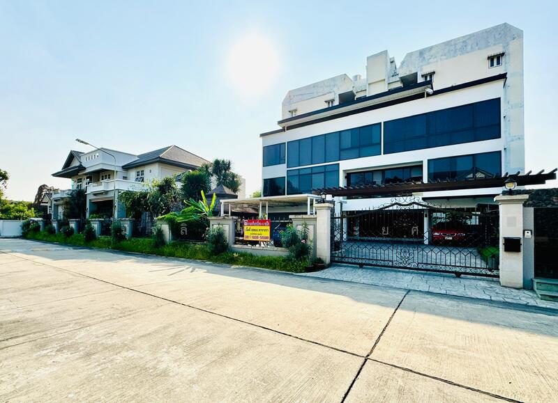 ขายบ้านเดี่ยวหมู่บ้านปรีชาปิ่นเกล้า1 รวม2หลังบนเนื้อที่228.5ตารางวา ถนนบรมราชชนนี เขตตลิ่งชั่น, Bangkok