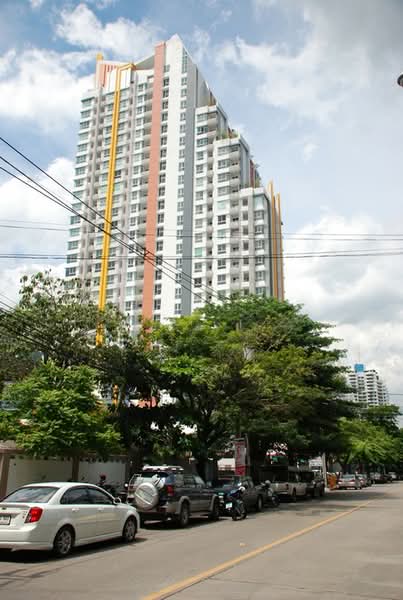 Ivy Sathorn 10, Bangkok