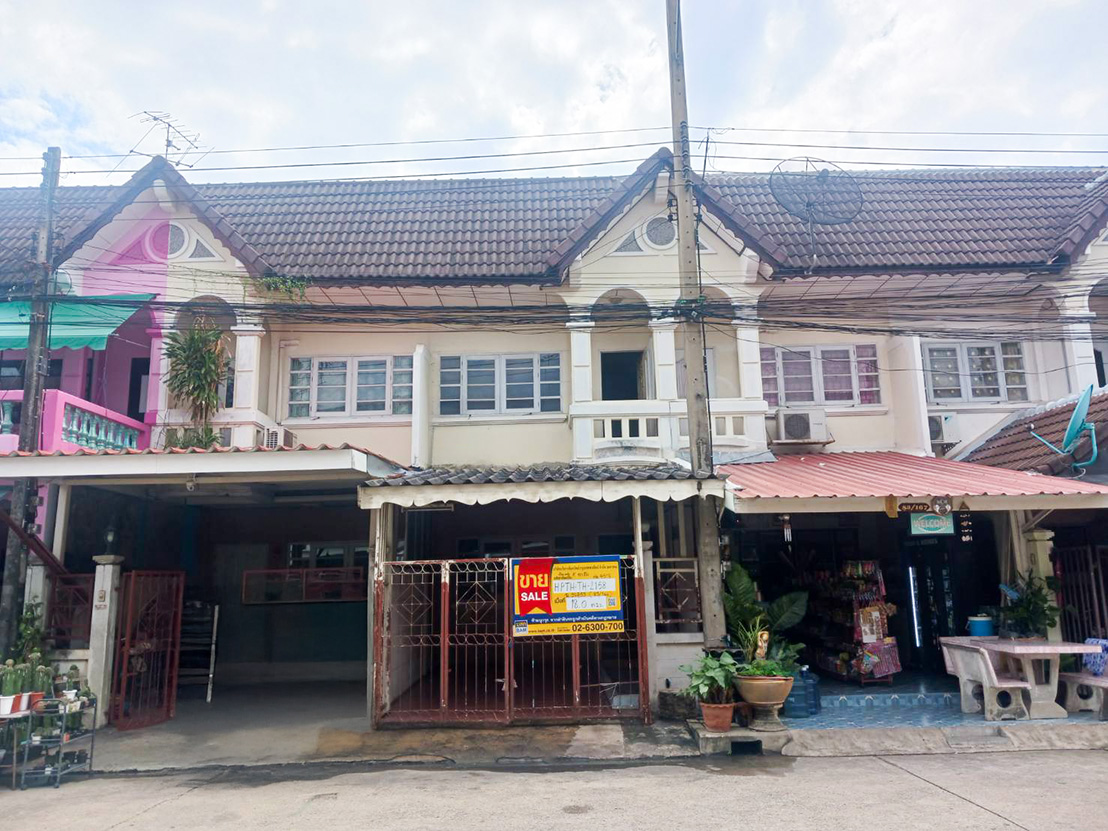 Townhouse project Senee Grand Home in Pathum Thani province