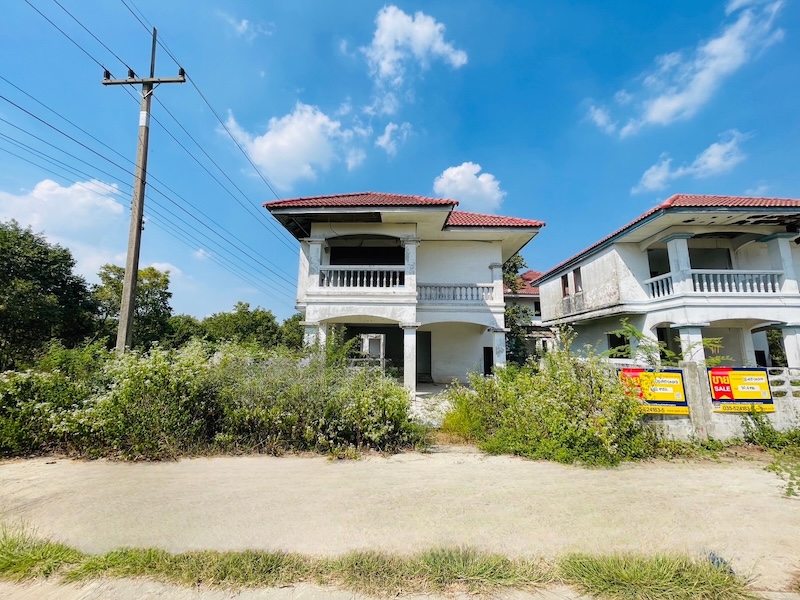 Single-Family House in Wang Noi