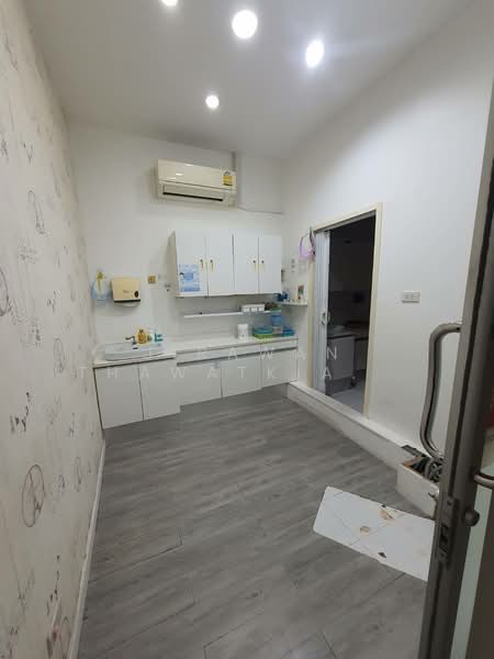 Townplus Prachauthit, Bangkok
