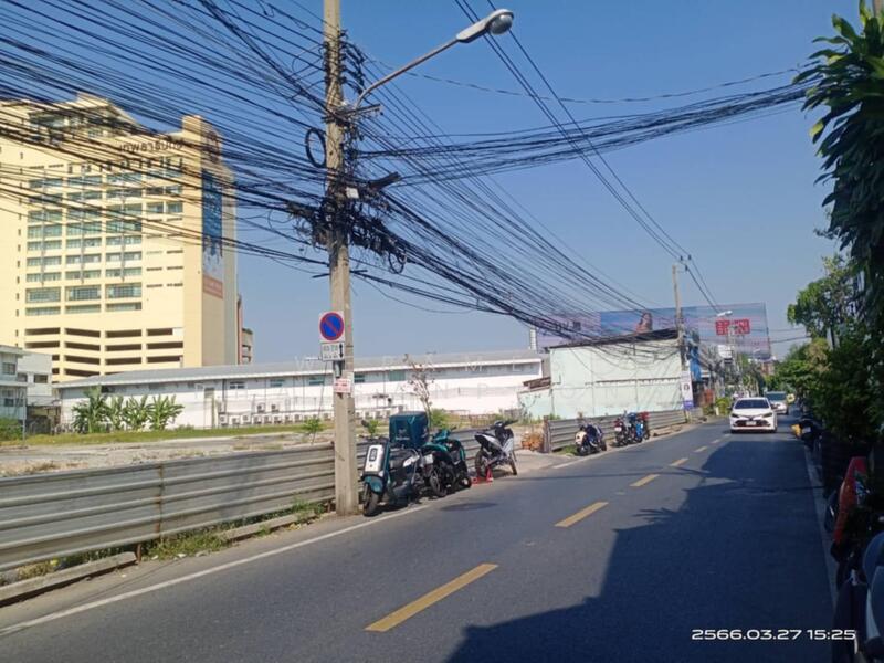 ขาย ที่ดินพระราม 4 เนื้อที่ 3 ไร่ ถนนคอนกรีตกว้างประมาณ 6-8 m. เขตทางกว้าง 20 m. หน้ากว้าง 121 m., Bangkok