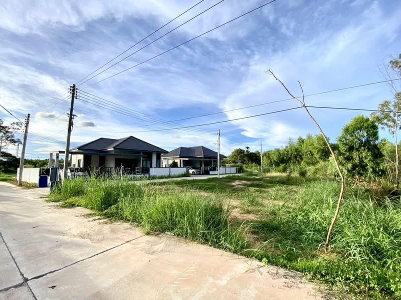 Land for sale in Taphong, filled in, area 52 sq.w., next to concrete road, Takad Sai 1,, Rayong