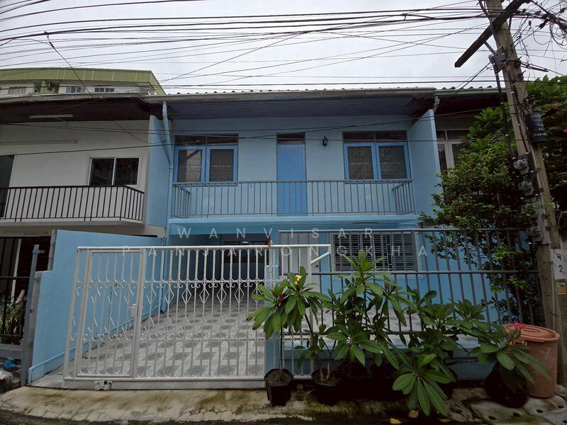ขายทาวน์เฮ้าส์ 2 ชั้น ลาดพร้าว 113 ใกล้เดอะมอลล์ บางกะปิ เนื้อที่ 31 ตร.ว 4 ห้องนอน 2 ห้องน้ำ, Bangkok