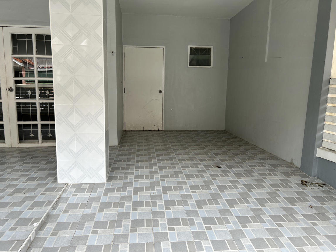 Townhouse Phrueksa 9 Klong Luang Pathum Thani