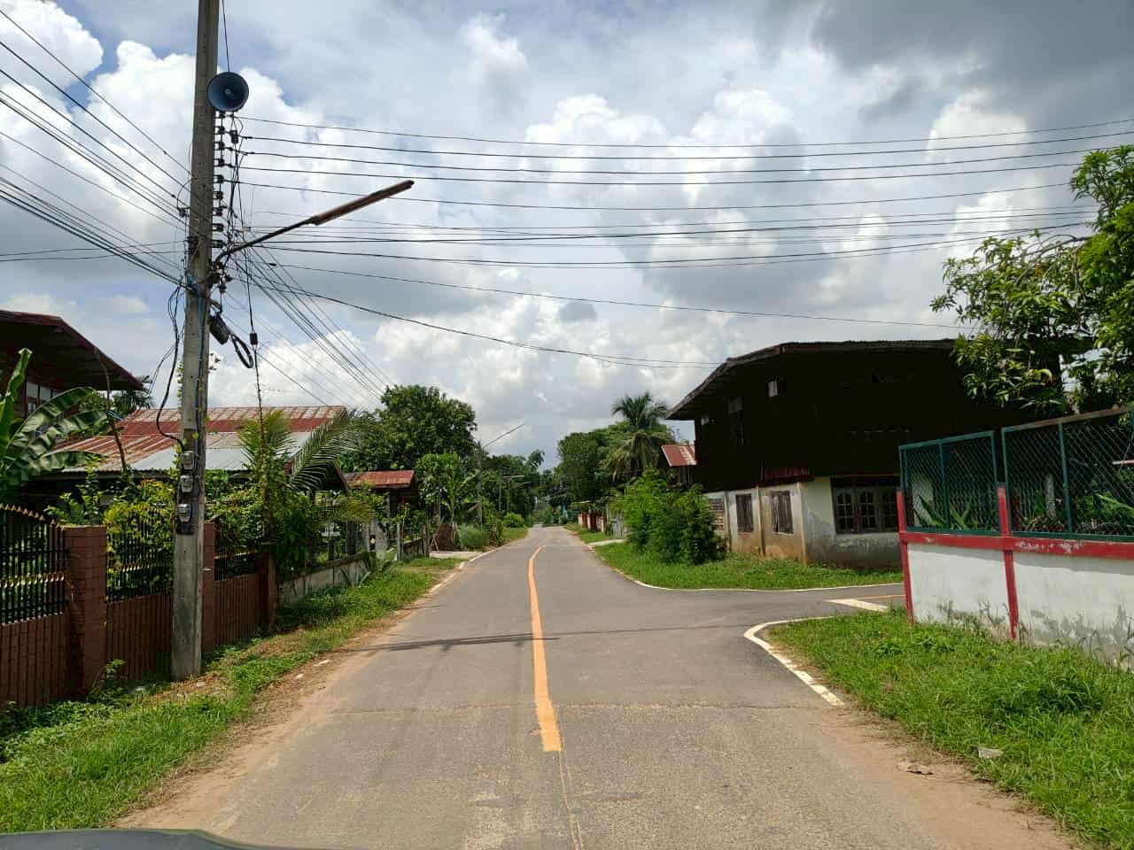 บ้านครึ่งตึกครึ่งไม้ 2 ชั้น กาฬสินธุ์