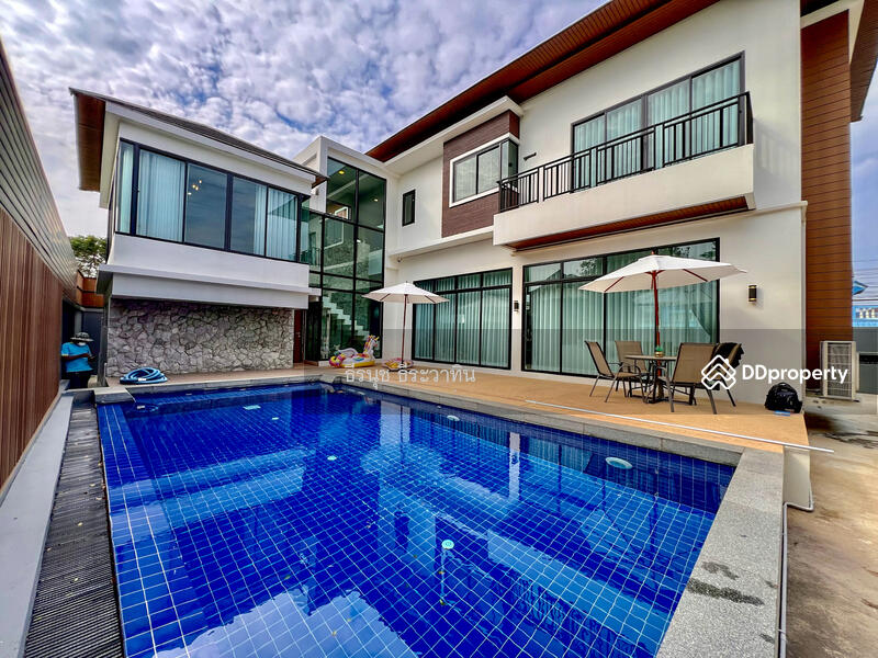 3-BR Luxury Pool Villa, Phahonyothin 56, Bangkok