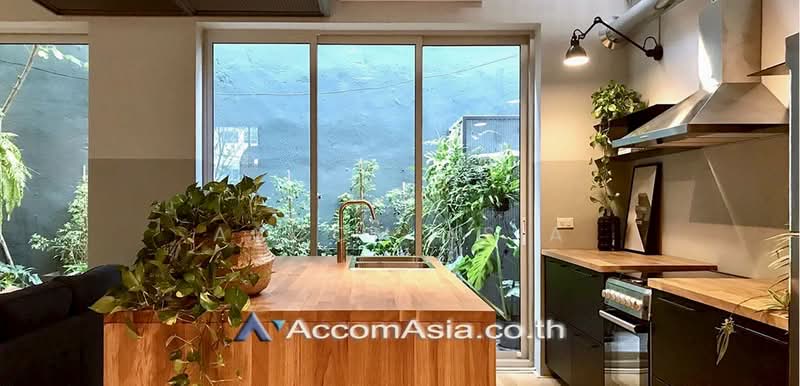 Modern Natural Home with a Cozy Garden in Sukhumvit (AA28373), Bangkok