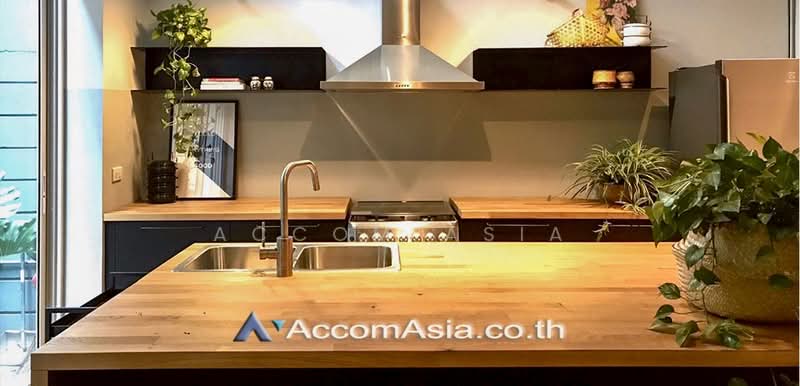 Modern Natural Home with a Cozy Garden in Sukhumvit (AA28373), Bangkok