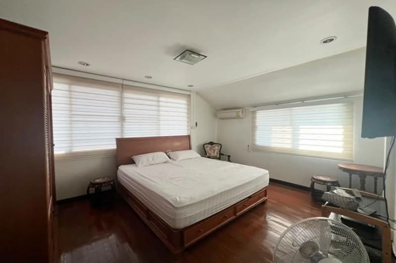 หมู่บ้านอมรพันธ์ 9, Bangkok