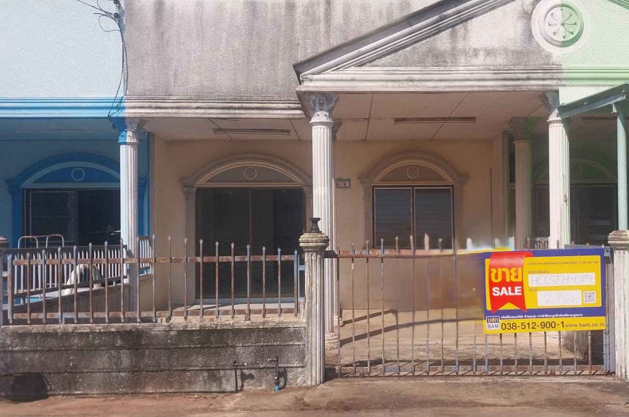 Single-story townhouse in Rung Phitak Village project, Chachoengsao.