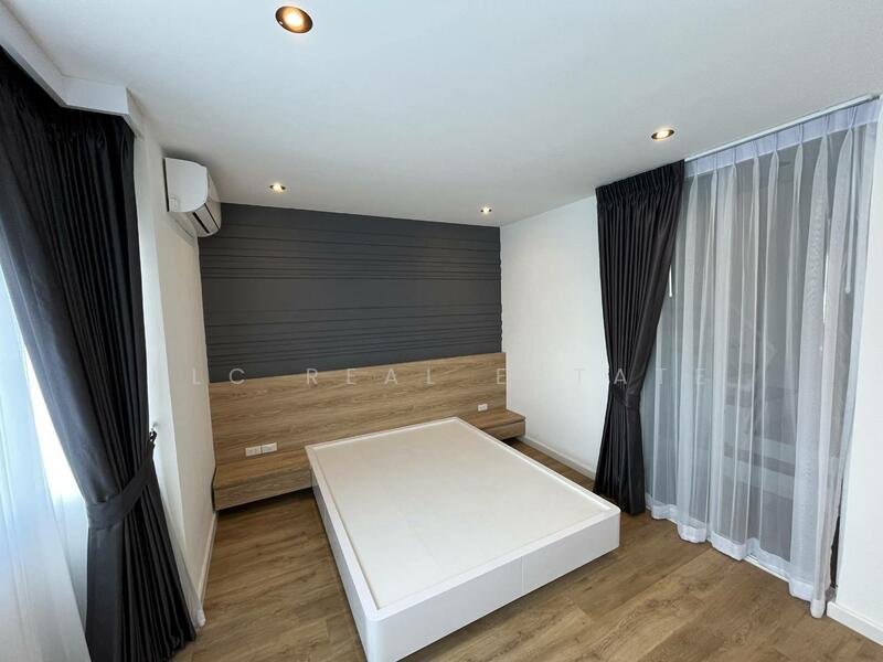 Spacious 4 Bedroom Townhouse for sale in Thepprasit Pattaya, Chon Buri (Pattaya)