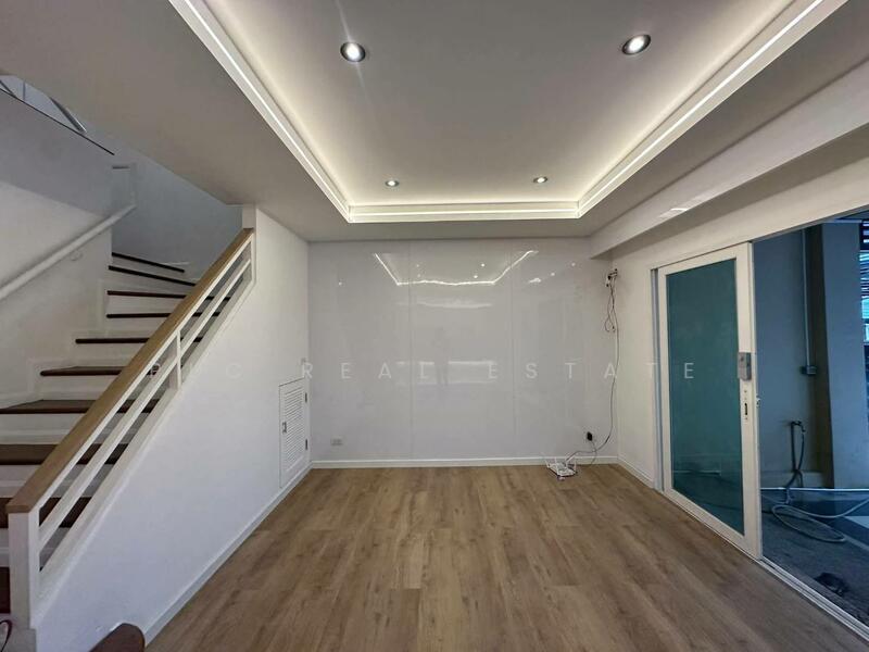 Spacious 4 Bedroom Townhouse for sale in Thepprasit Pattaya, Chon Buri (Pattaya)