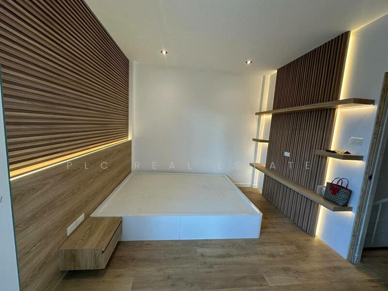 Spacious 4 Bedroom Townhouse for sale in Thepprasit Pattaya, Chon Buri (Pattaya)
