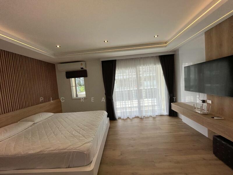 Spacious 4 Bedroom Townhouse for sale in Thepprasit Pattaya, Chon Buri (Pattaya)