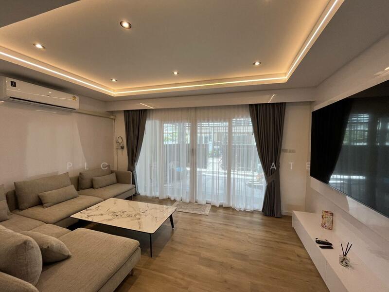 Spacious 4 Bedroom Townhouse for sale in Thepprasit Pattaya, Chon Buri (Pattaya)