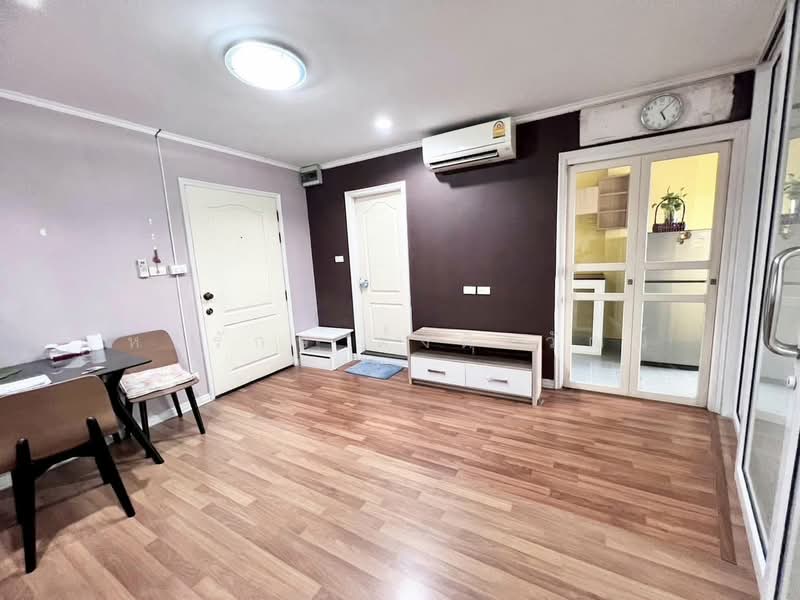 Lumpini Place Narathiwas 24, Bangkok