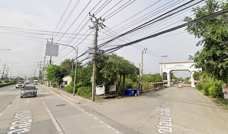 Beautiful rectangular plot of land, 303.3 sq.wa (approximately 1,198.8 sq.m.), already leveled and r, Bangkok