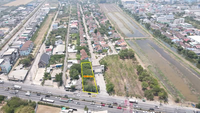 Beautiful rectangular plot of land, 303.3 sq.wa (approximately 1,198.8 sq.m.), already leveled and r, Bangkok