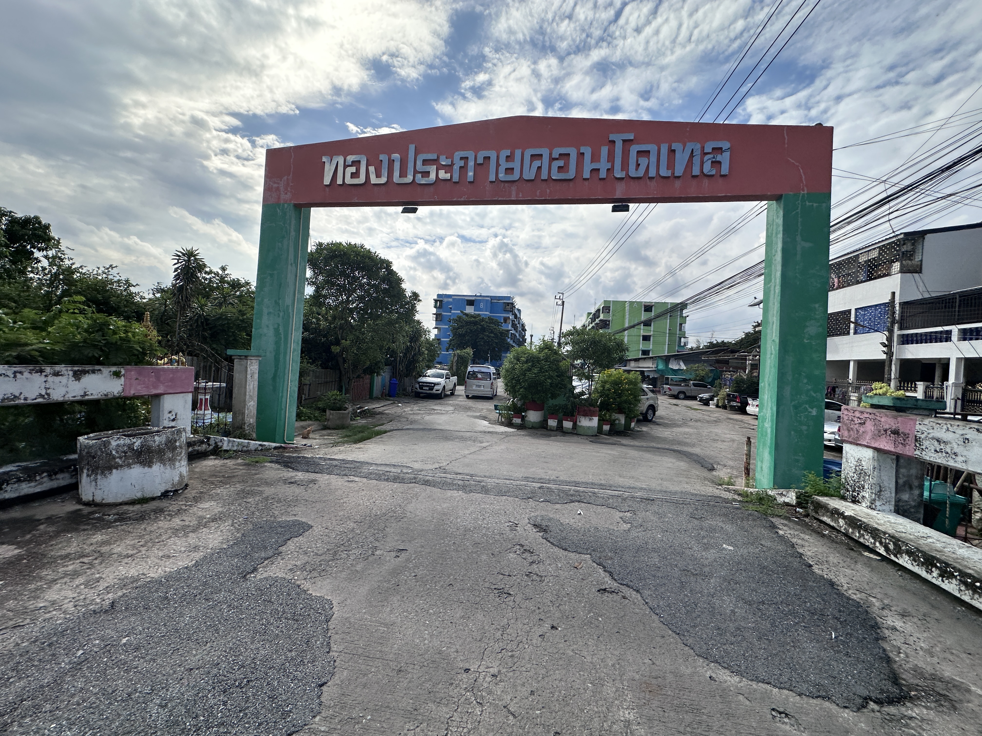 Thongprakai Condotel
