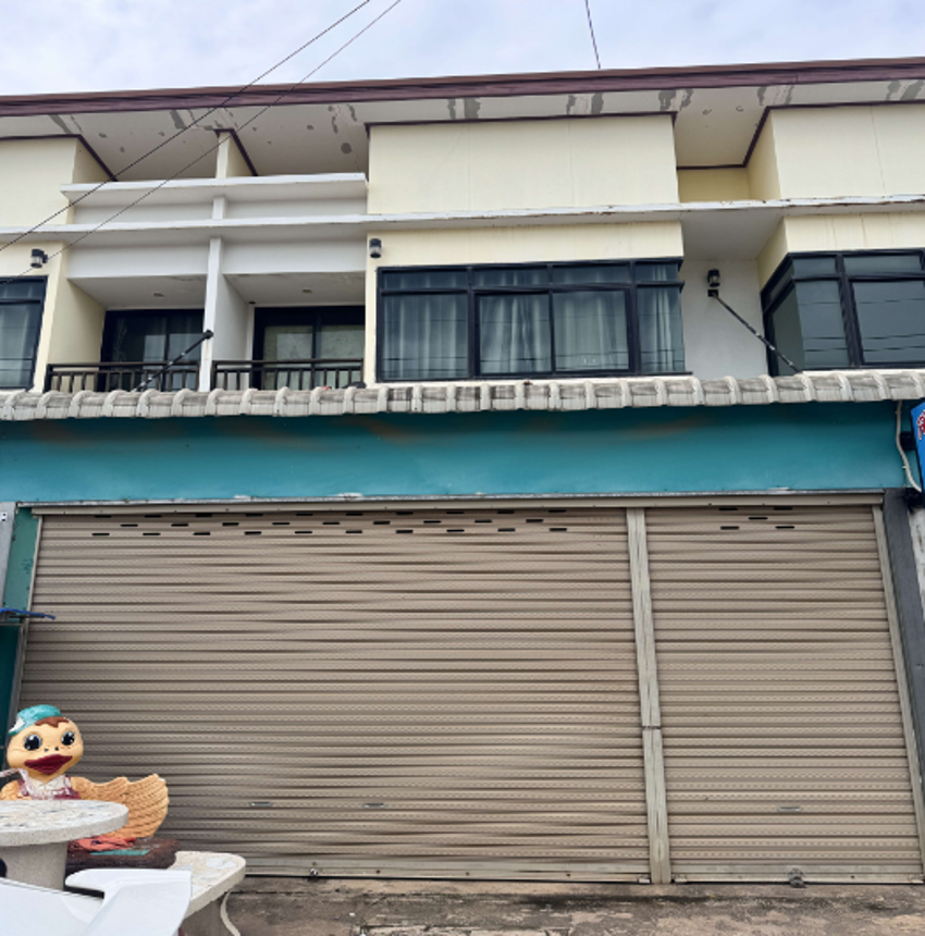 บ้านพักอาศัย 2 ชั้น คอนโดมิเนียม แบ่งส่วนชั้นล่าง บ้านพักอาศัย 2 ห้องนอน 2 ห้องน้ำ พร้อมสระว่ายน้ำ ใกล้ศูนย์การค้าและสถานีรถไฟ