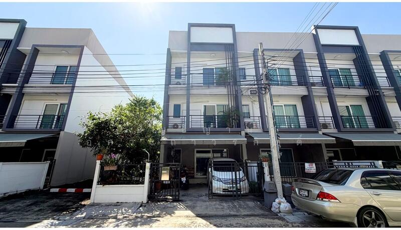 Baan Klang Muang Suanluang, Bangkok