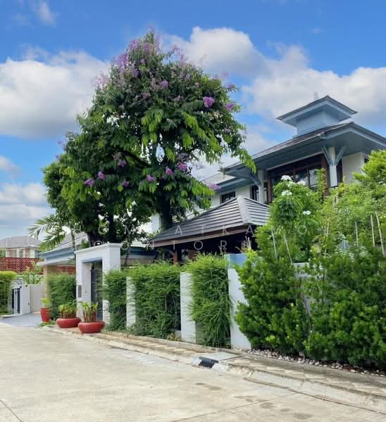 Narasiri Pattanakarn-Srinakarin, Bangkok