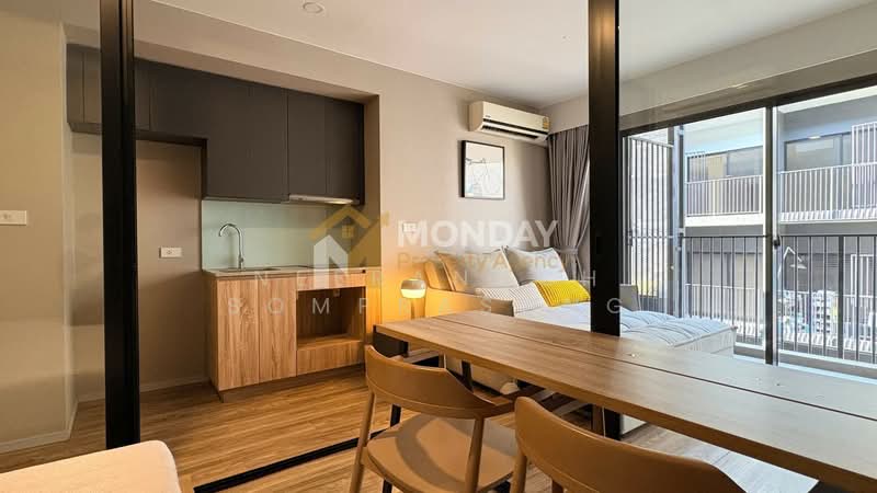 Blossom Condo @ Sathorn-Charoenrat, Bangkok