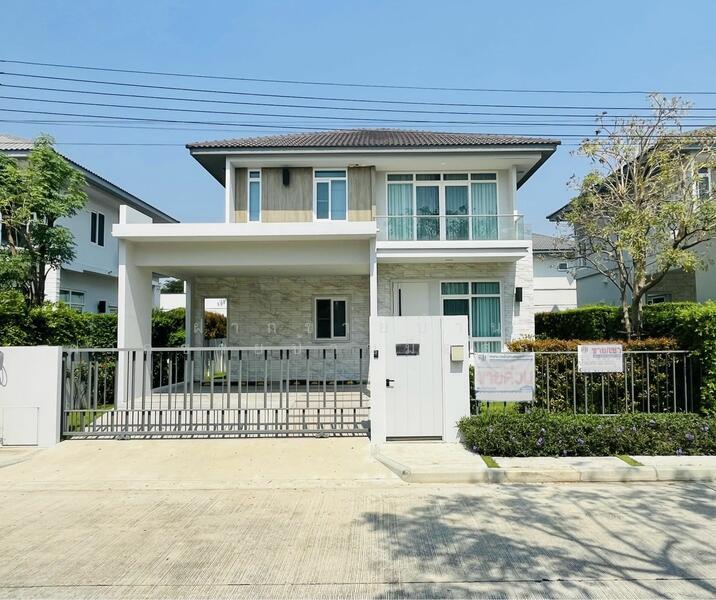 ถูกกว่าโครงการเกือบ 2 ล้าน! มัณฑนา บ้านใหม่ไม่ได้อยู่ หน้าสวนใกล้สโมสร หน้าบ้านไม่ชนกันแขกมาจอดสะดวก, Nonthaburi