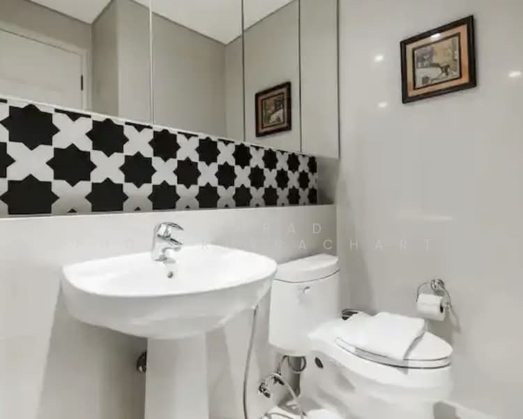 AGUSTON Sukhumvit 22, Bangkok