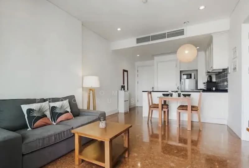 AGUSTON Sukhumvit 22, Bangkok