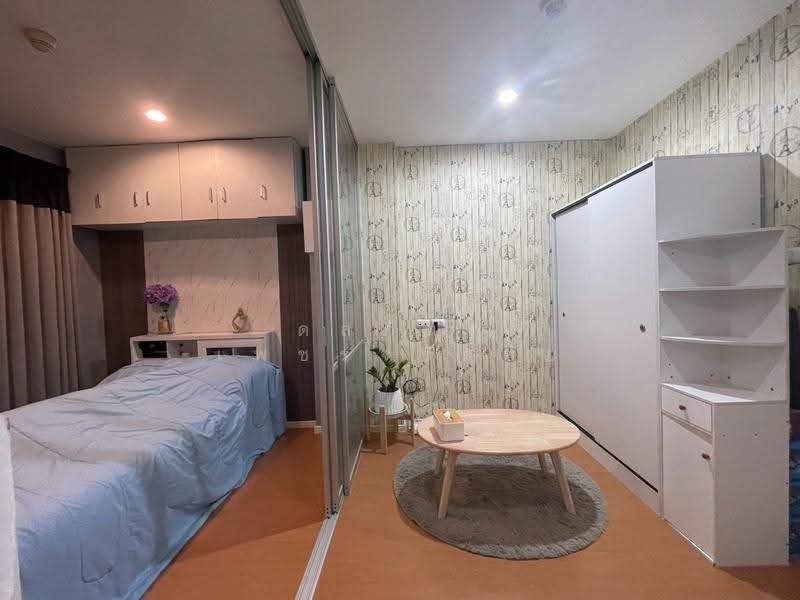 Lumpini Condo Town Nida-Serithai, Bangkok