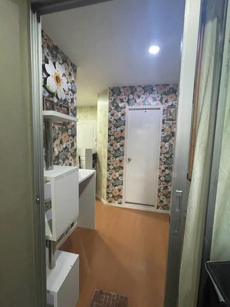 Lumpini Condo Town Nida-Serithai, Bangkok