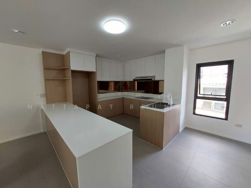 4-BR Semi-detached House, Bangkok