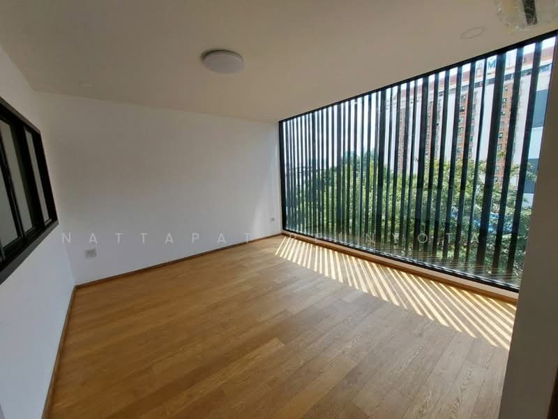 4-BR Semi-detached House, Bangkok