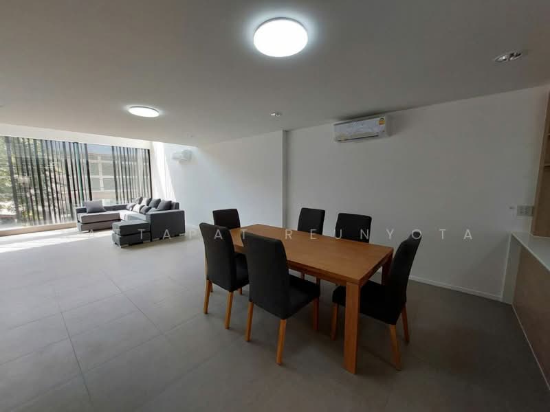 4-BR Semi-detached House, Bangkok