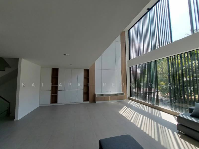 4-BR Semi-detached House, Bangkok