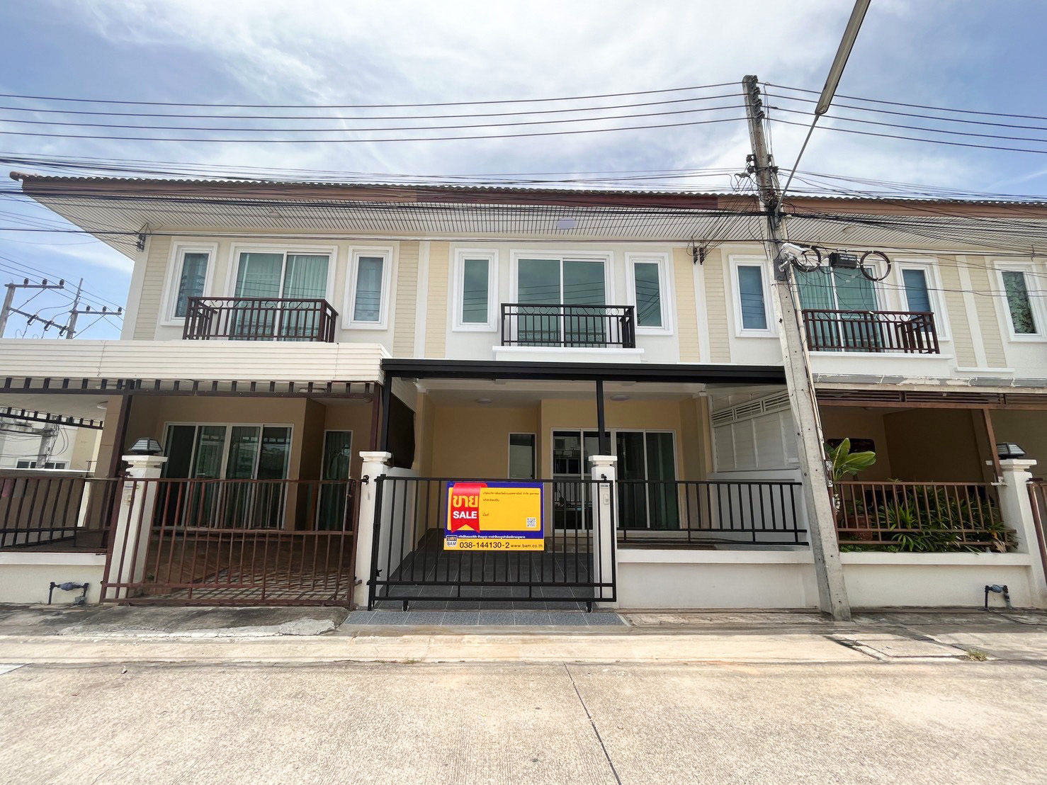 Townhouse project in Saneesuk Town, Bang Lamung